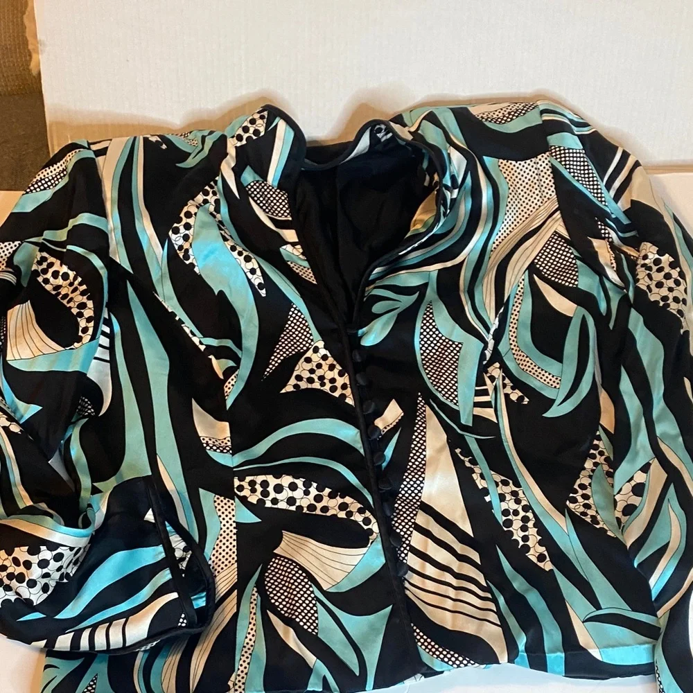 Abstract Patterned Jacket - Picture 4 of 10